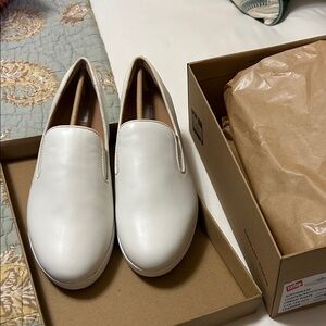Fitflop White Women's Loafers